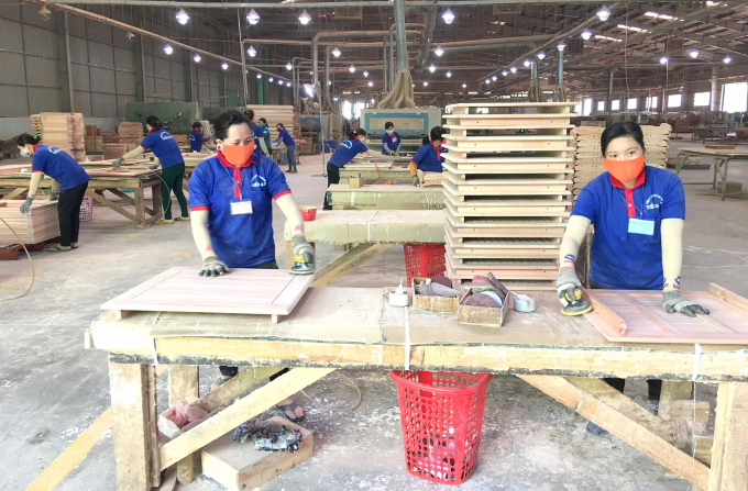 Ngành gỗ Bình Định duy trì sản xuất giữa đại dịch Covid-19. Ảnh: V.Đ.T.