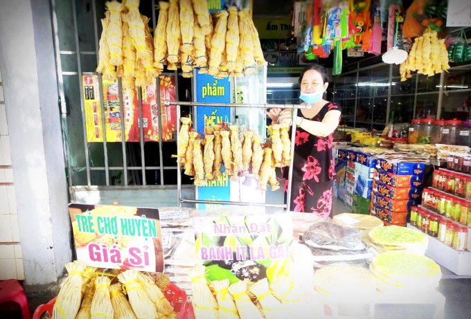 2-131040_202.jpg Sản phẩm nem, chả Chợ Huyện, 1 trong những món đặc sản của Bình Định. Ảnh: Vũ Đình Thung.