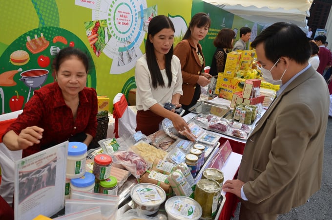 Một gian hàng thực phẩm sạch. Ảnh: NNVN.