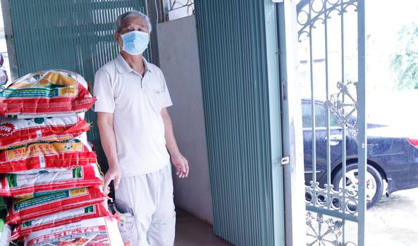 186407047_376530904187979_1971812941703370296_n-161549_736.jpg Hàng có lúc không đủ cung cấp. Ảnh: TL.