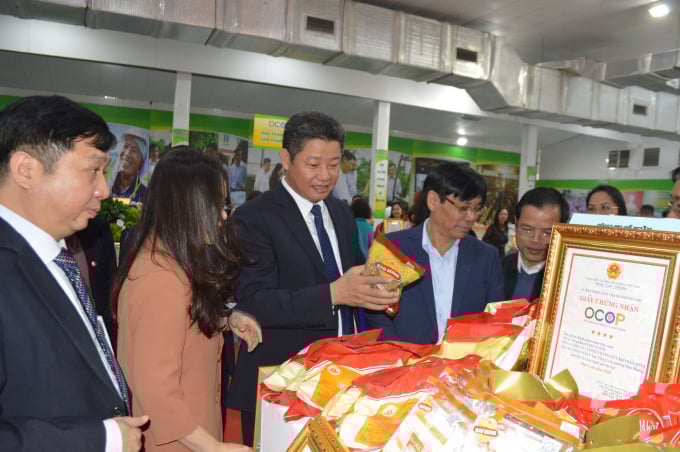 cac-san-pham-ocop-ha-noi-cho-link7-222107_420.jpg Các sản phẩm OCOP của Hà Nội. Ảnh: Tư liệu.