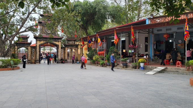6-181412_71.jpg Làng Diềm là tên gọi nôm của thôn Viêm Xá, xã Hòa Long, thành phố Bắc Ninh. Vốn nổi tiếng là cái nôi của những làn điệu dân ca quan họ, cách Hà Nội chỉ khoảng 40 km. Ngôi làng cổ của vùng quê Kinh Bắc này từ lâu đã trở thành điểm đến yêu thích của nhiều du khách.