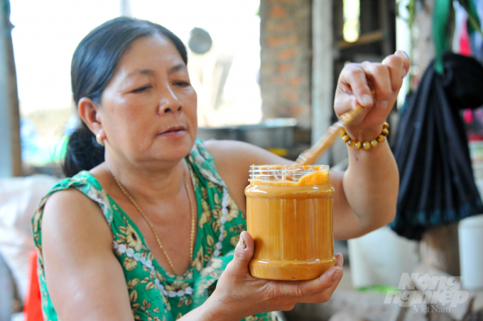 dsc_7194-145250_587.jpg Hiện giá 1kg đường thốt nốt bán giá từ 50.000 - 60.000 đồng/kg, tăng 5-10% so với năm rồi. Tuy nhiên, đang vào mùa rộ nhưng sản lượng đường làm từ cây thốt nốt không đủ đáp ứng cho thị trường.