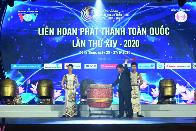 2--tong-giam-doc-nguyen-the-ky-danh-trong-khai-mac-lien-hoan-phat-thanh-toan-quoc-lan-thu-xiv-145128_90.jpg Khai mạc Liên hoan Phát thanh toàn quốc lần thứ XIV – 2020. Ảnh: PH.