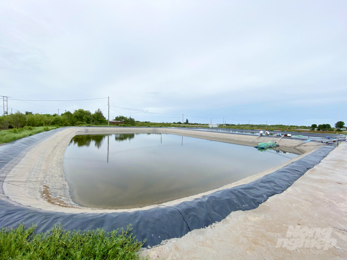 anh-7-080546_74.jpg Bên cạnh đó anh còn thiết kế hệ thống biogas để xử lý chất thải và dành ra 1 ao 2.000 m2 thả 5.000 con cá rô phi dòng gif để xử lý nước thải. Cá nuôi chỉ sau 6 tháng đạt trọng lượng khoảng 700 gram đến 1 kg giá bán từ 25.000 – 35.000 đồng/kg cũng thu về cả trăm triệu đồng.