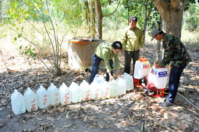 Bên cạnh đó còn định vị, rà soát thống kê toàn bộ các hồ đập, bồn chứa nước phục vụ dân sinh và phòng cháy chữa cháy rừng trên khu vực đồi núi với 197 điểm chứa nước, tổ chức thuê mướn gánh nước đổ vào 150 bồn chứa ở các sườn núi.
