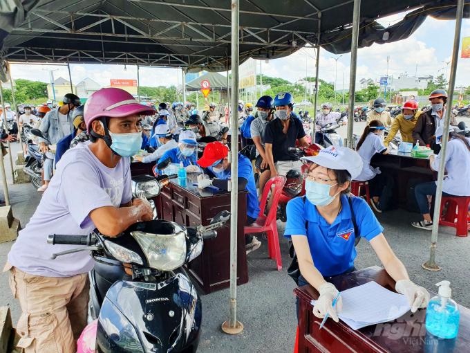 anh-3-132213_91.jpg Vị trí các điểm kiểm soát bao gồm: Kiểm soát hướng đi từ TP. HCM về trung tâm thành phố Cần Thơ, hướng đi từ các tỉnh biên giới Tây Nam (Kiên Giang, An Giang và Đồng Tháp), các điểm kiểm soát dịch tại các bến xe: Trung tâm thành phố, Ô Môn, Thốt Nốt, Cờ Đỏ, Phong Điền.