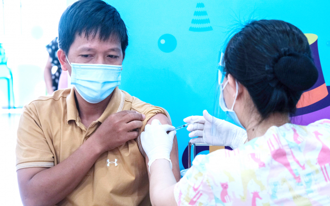 2a9285d99d21697f3030-084922_689.jpg Khoảng 2.100 cán bộ phục vụ kỳ thi tốt nghiệp THPT 2021 trên địa bàn TP Cần Thơ đã được tiêm ngừa Covid-19. Ảnh: Lê Hoàng Vũ.