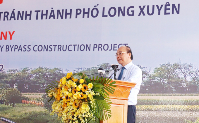 z3118862025208_a8b18347116bffbe43969ba23b1f30de-125653_686.jpg Chủ tịch nước Nguyễn Xuân Phúc phát biểu chỉ đạo tại lễ khởi công. Ảnh: Lê Hoàng Vũ.
