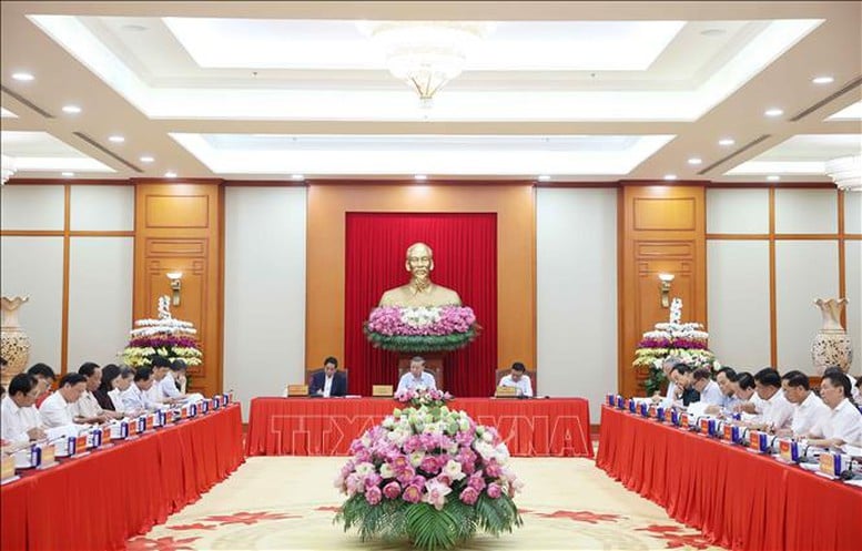 Tổng Bí thư: Tiếp tục chủ động rà soát, hoàn thiện dự thảo các văn kiện Đại hội XIV của Đảng- Ảnh 3.