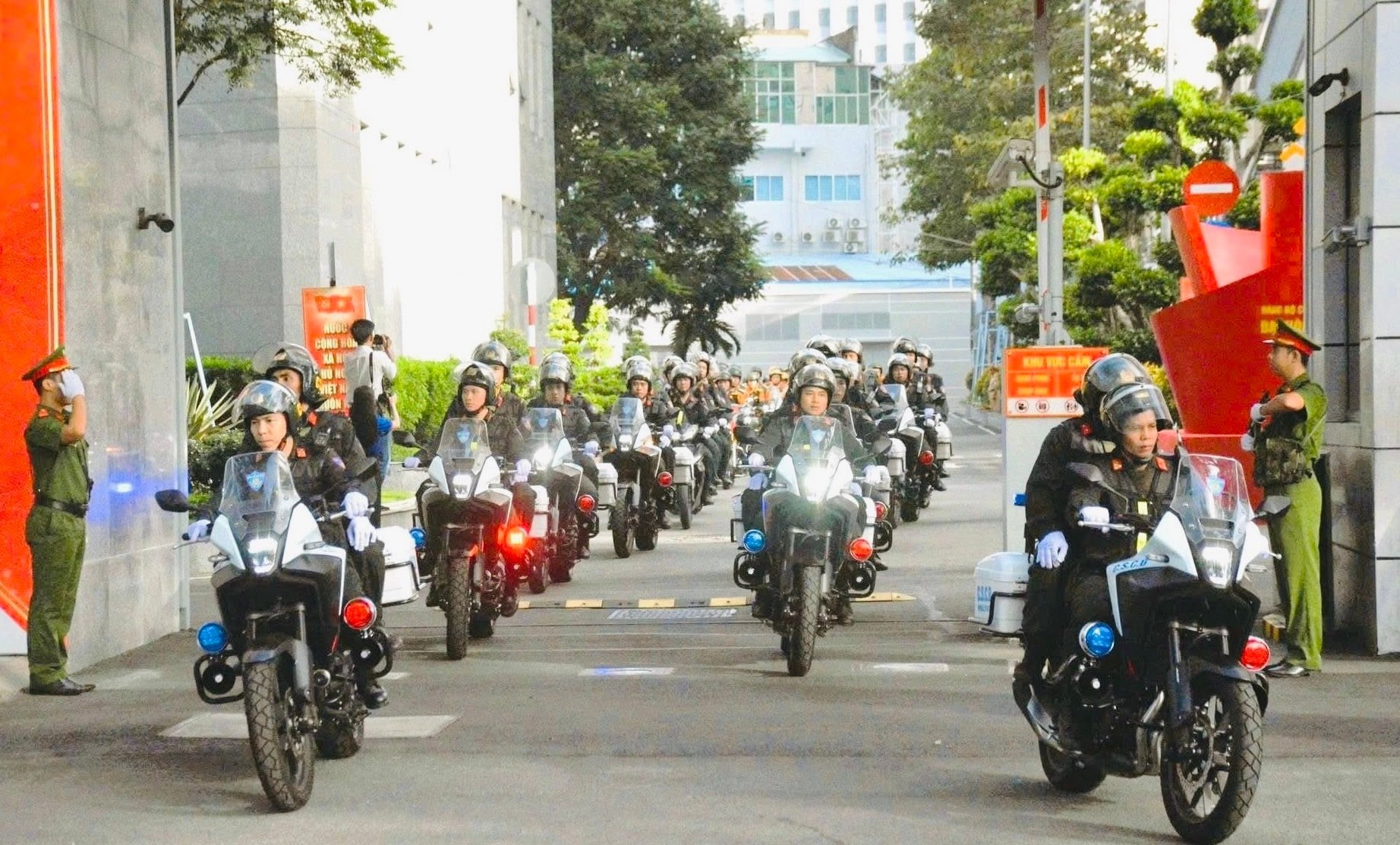 Các lực lượng thuộc Công an TP. Hồ Chí Minh ra quân cao điểm