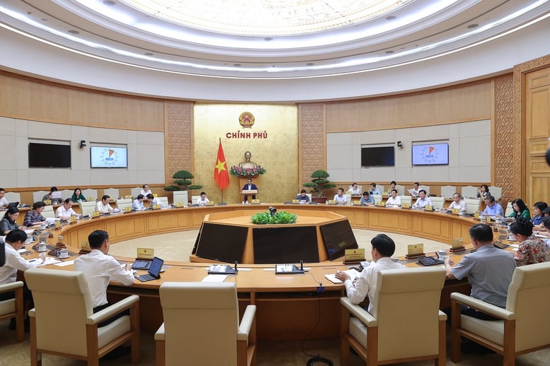 Thủ tướng: Việc giải quyết thủ tục cho người dân, doanh nghiệp phải đặt lên hàng đầu- Ảnh 2.