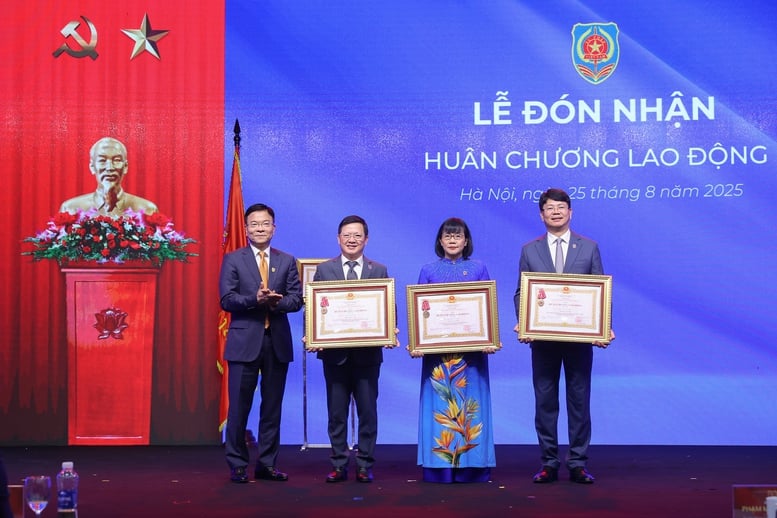 Thủ tướng: Đưa thể chế, pháp luật trở thành 