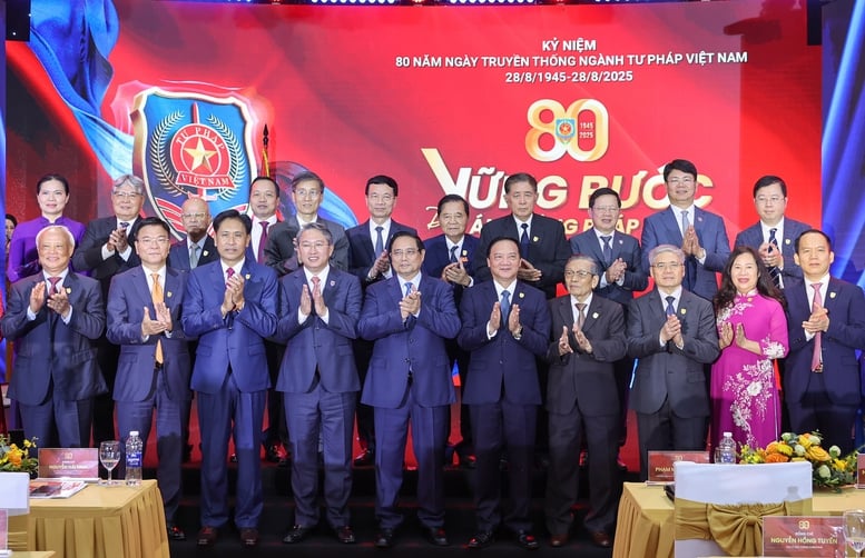 Thủ tướng: Đưa thể chế, pháp luật trở thành 