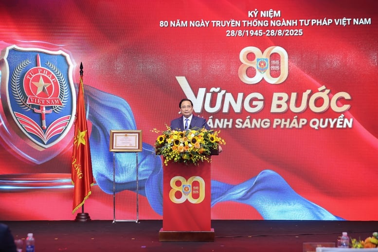Thủ tướng: Đưa thể chế, pháp luật trở thành 