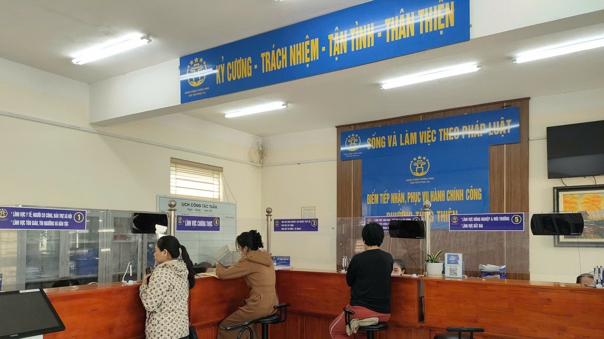 Định hướng tăng thêm các vị trí việc làm cho cấp xã để phù hợp thực tiễn