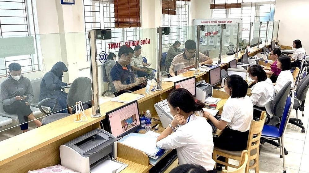 Một số vấn đề thực tiễn về xây dựng pháp luật và hoạch định chính sách công trong quá trình triển khai chính quyền địa phương hai cấp ở Việt Nam