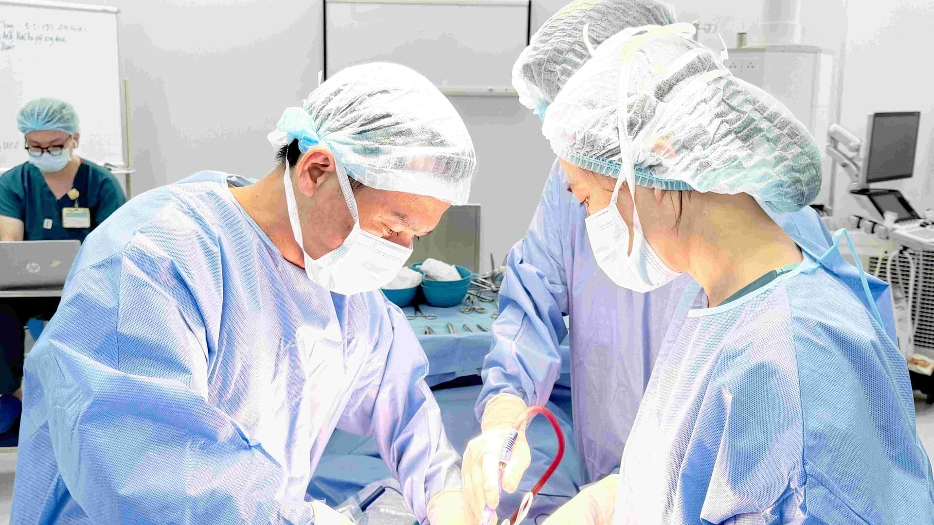 Vinmec Đà Nẵng loại bỏ thành công khối u to như thai 3 tháng gây biến dạng tử cung
