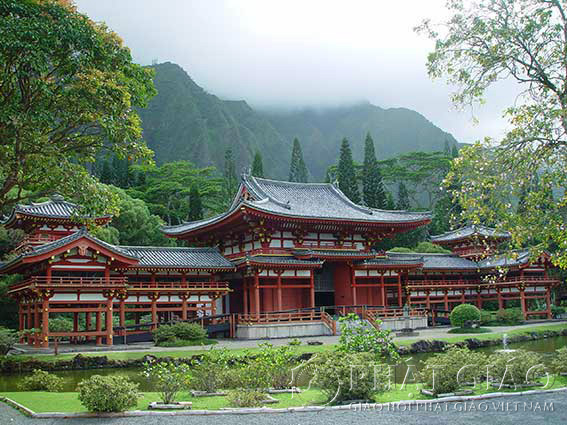 Ngôi già lam Hawaii Bình Đẳng viện là một bản sao có kích thước bằng một nửa của ngôi già lam Bình Đẳng viện, một ngôi cổ tự ở thành phố Uji, tỉnh Kyoto, Nhật Bản.