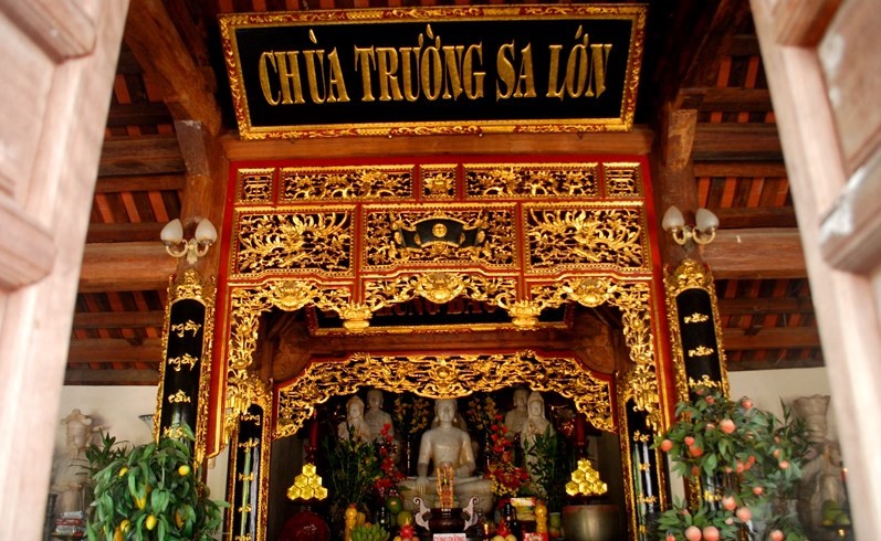 Giống như tại chùa Song Tử Tây, tại đây cũng có bức tượng Phật được làm bằng ngọc do Thủ tướng Nguyễn Tấn Dũng cung tiến. Những bức tượng Phật này là món quà Thủ tướng được tặng bởi Giáo hội Phật giáo thế giới và Chùa vàng Myanmar trong chuyến thăm của ông tới quốc gia này.