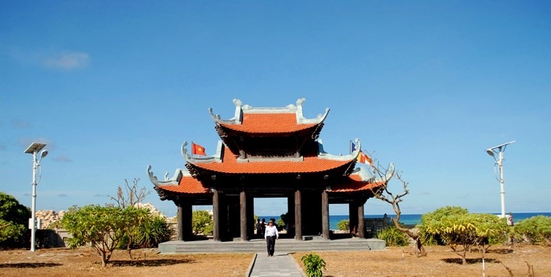 Chùa có kiến trúc mái cong, lợp ngói nam giống như các ngôi chùa Miền Bắc.