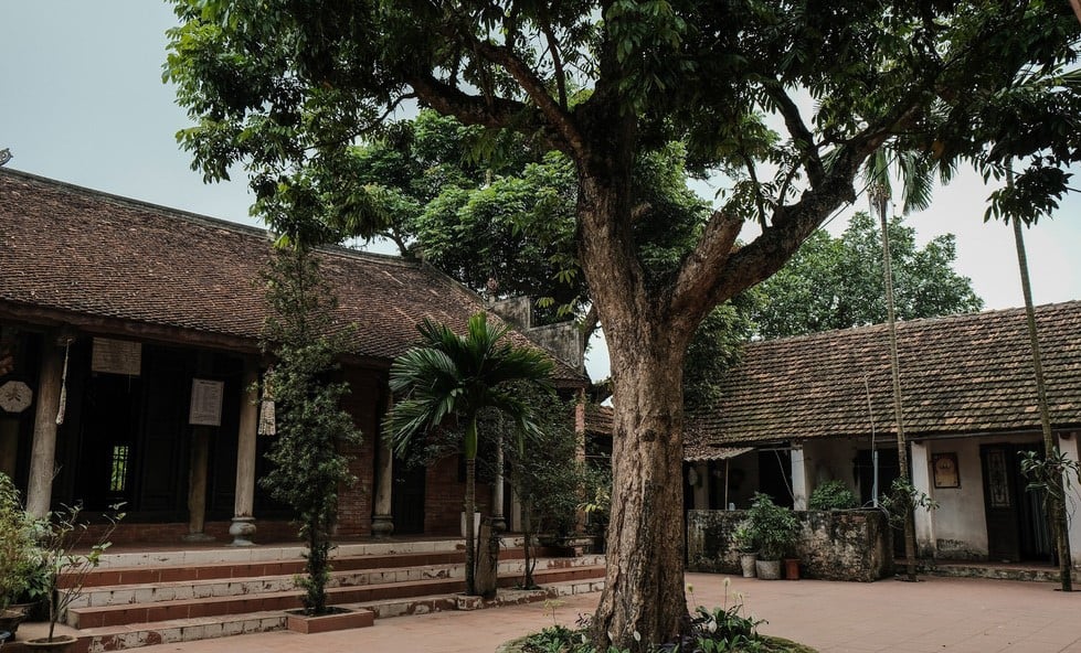 Viên Minh tự hay còn gọi là chùa Giáng, xã Quang Lãng, huyện Phú Xuyên, Hà Nội là nơi Đức pháp chủ Giáo hội Phật giáo Việt Nam Thích Phổ Tuệ