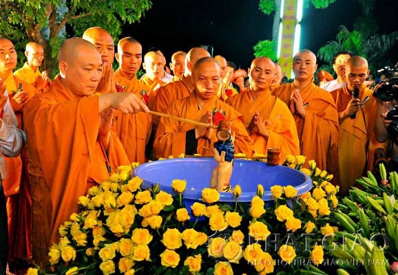 Đối với người Phật tử, sự tôn kính, lòng nhiệt thành đối với Đức Phật trên nền tảng của chánh kiến mới thực sự mang lại cho họ một niềm tin trong sáng và sự an lạc đích thực, lâu dài.