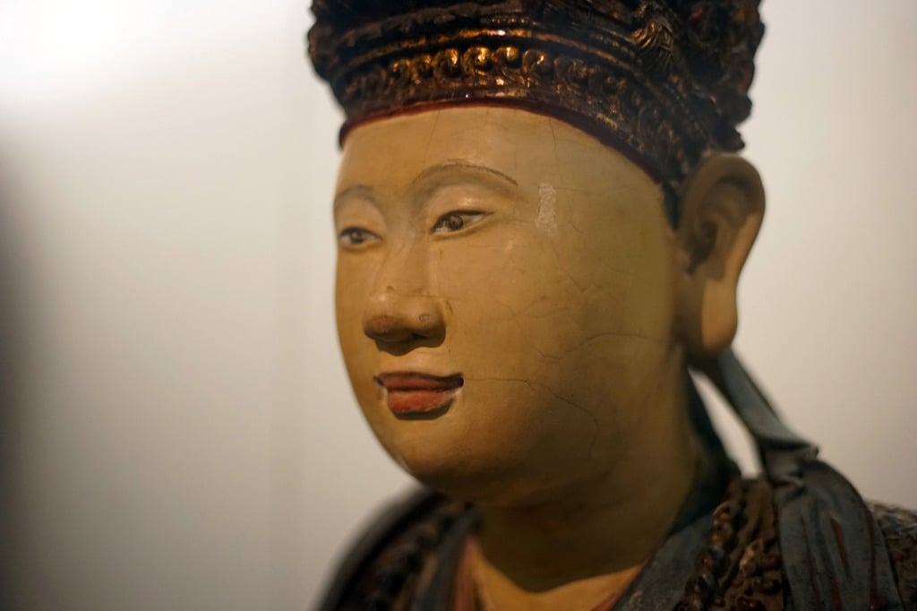 Phật, Bồ-tát thì hiền hòa, từ ái làm cho người nhìn hoan hỷ. (Ảnh minh hoạ)