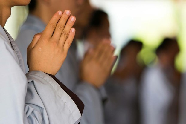 Trong giáo lý nhà Phật, “từ bi” là ước vọng mãnh liệt để giải thoát con người thoát khỏi đau khổ. “Bác ái” là lòng thương yêu của mọi người. Ảnh: Internet