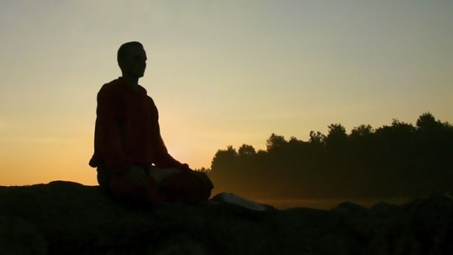 Thiền chỉ là sự thực hành trong sự tập trung tâm, làm cho tâm ý của chúng ta ngưng tụ lại lắng dịu xuống. Nguồn ảnh: Khám Phá Lịch Sử