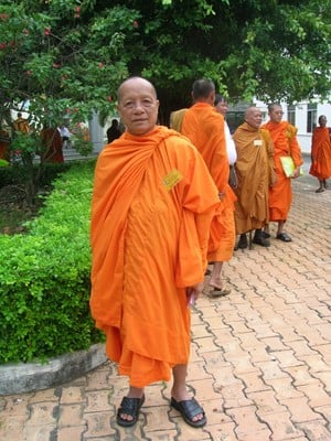 Chư Tăng Phật giáo Nam tông.