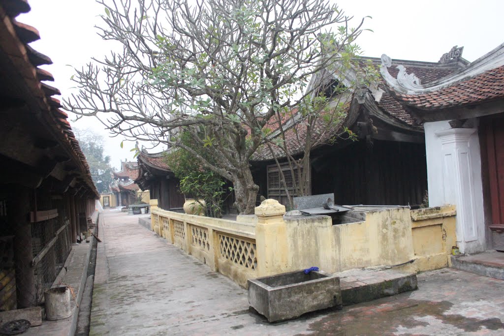 Ngoài vẻ đẹp về kiến trúc, trong chùa còn lưu giữ, bảo tồn những di vật cổ có giá trị của thế kỷ XVII thời Hậu Lê.