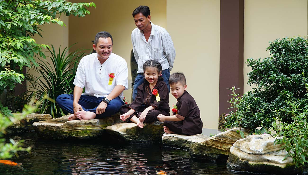 Công viên VĨnh hằng Long Thành còn là một địa điểm du lịch tâm linh cho du khách thập phương đến chiêm bái các công trình kiến trúc và cảnh quan công viên.