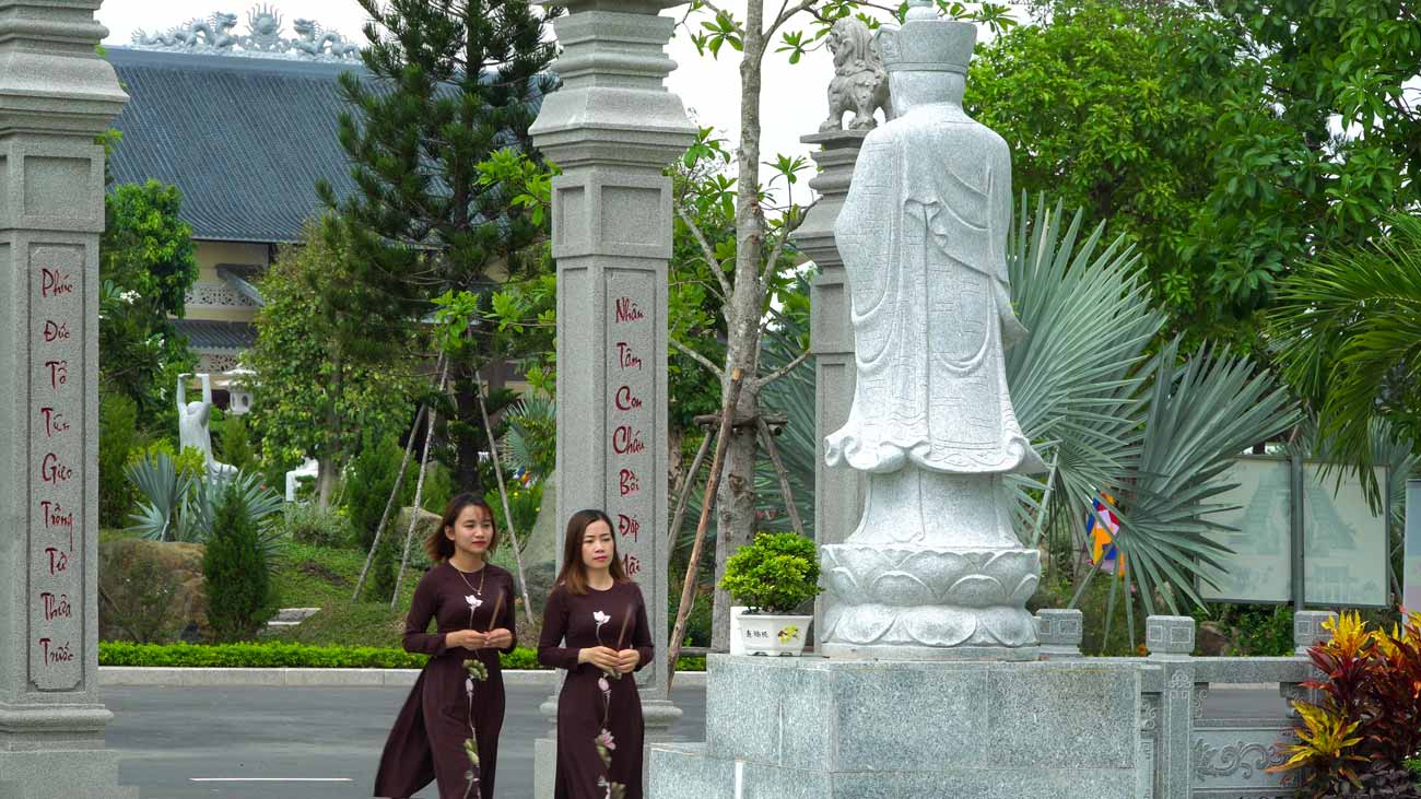 Nơi đây từ lâu đã được xem là vùng đất ngự trên long mạch có thể đem lại sự an lạc và hưng thịnh cho những ai tìm đến tu tập, thiền định.