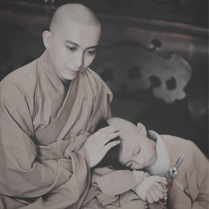 Mong mỏi chúng ta trưởng thành để khỏi phụ cái chí hướng ban đầu mà chính chúng ta tự chọn. Vì vậy, Thầy tổ đối với ta nghĩa cao như núi tình sâu như đại dương, ân nghĩa ấy chúng ta lấy gì đền đáp? Người xưa nói: “nhất tự vi sư, bán tự vi sư” nghĩa là “một chữ là thầy, nữa chữ cũng là thầy”, huống chi Thầy đã cho ta giới thân tuệ mạng, trọn vẹn một ân tình.