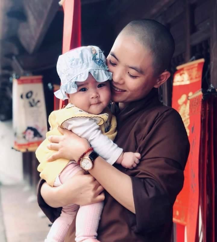 Với cha mẹ thì có mối quan hệ huyết thống, giữa thầy trò luôn có mối quan hệ khắng khít về tâm linh. Vị Thầy ân cần khuyên bảo quan tâm đến trò, thì người trò sẽ như được gắn thêm đôi cánh, có thêm sức mạnh để bay cao hơn, xa hơn vào bầu trời trí tuệ.