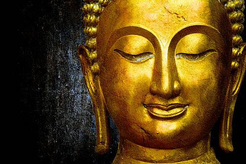 Sân nhuế là nóng giận, đối với cảnh vừa ý sanh lòng vui thích đắm mê, đối với cảnh trái ý nghịch lòng sanh tâm nóng nảy tức giận. Sân thô thì miệng la lối mắng chửi tay đánh chân đá.