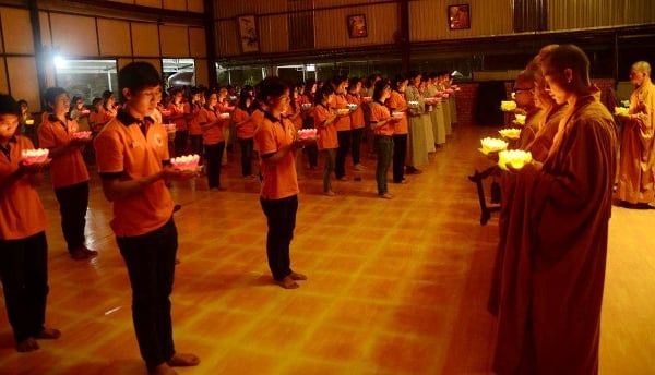 Quán niệm để xua đuổi quên lãng và phân tán. Quán niệm để thực sự sống từng giây, từng phút của cuộc sống. Quán niệm để duy trì chánh niệm và duy trì sự sống.