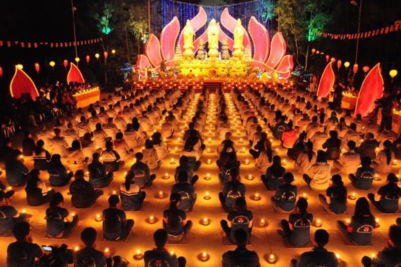 Trong sinh hoạt hiện nay của đạo tràng trong Phật giáo thường do một hoặc nhiều vị sư chỉ dạy, thường được diễn ra trong phạm vi một ngôi chùa. Ta thường thấy nhắc đến các đạo tràng Quang Minh, đạo tràng Pháp Hoa, đạo tràng Bát quan trai