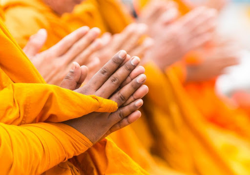 Khi đặt pháp danh Thầy Trụ trì cần các điều kiện: họ tên, tuổi của người xin quy y, cộng với sự tín tâm, tác phong của người mà đặt pháp danh.