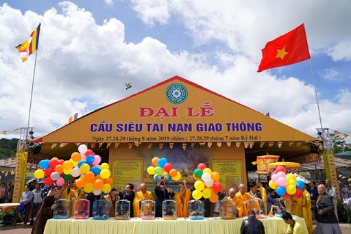Niềm tin tôn giáo giúp họ tâm niệm rằng, trong lúc thực hiện nghĩa cử cao đẹp mà qua đời thì người đó sẽ được tái sanh vào cảnh giới cõi trời, cho nên chẳng có gì phải đau buồn. Ảnh minh họa.