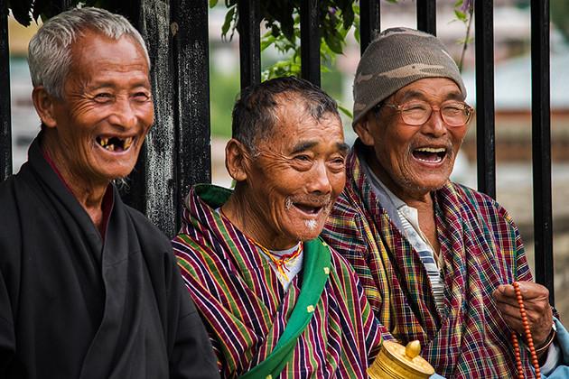 Cuộc sống ở Bhutan xoay quanh hai nền tảng cơ bản: hòa thuận với thiên nhiên và đời sống thấm nhuần triết lý Phật giáo.