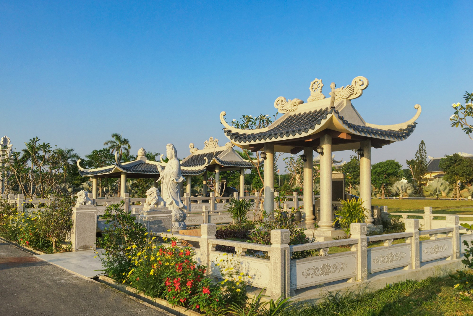 Mộ gia tộc tại Công Viên Vĩnh Hằng Long Thành có diện tích linh động từ 63m2 – 1.620m2 được nhiều gia đình, họ tộc lớn tại thành phố Hồ Chí Minh và Đồng Nai lựa chọn