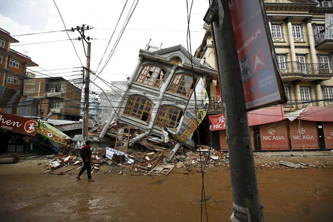 Hậu quả sau một trận động đất ở Nepal. Ảnh: Reuters