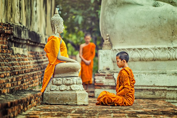 Quý Phật tử thấy các vị Thiền sư, tại sao các Ngài biết ba tháng nữa mất? Chẳng hạn như Lục Tổ Huệ Năng. Rồi các Ngài biết sang năm các Ngài mất, mà mất mùa nào, tháng nào?