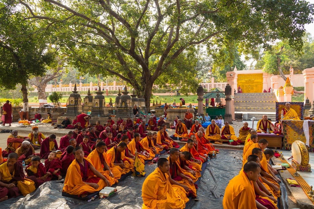 Chiêm bái Bodhgaya (Bồ Đề Đạo Tràng) là nơi Đức Phật đắc đạo sau khi ngồi thiền 49 ngày dưới gốc Bồ Đề. Ngôi đền Mahabodhi là chốn linh thiêng, xây theo hình tứ giác cao 52 m được UNESCO công nhận là di sản văn hóa thế giới.