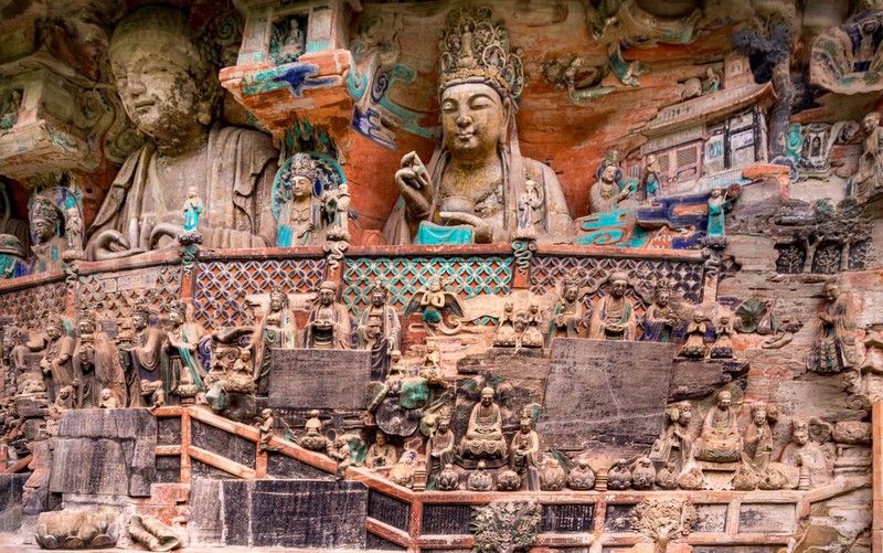 Tượng khắc đá Đại Túc chủ yếu tập trung trên núi Bảo Đỉnh và vách núi Bắc Sơn, quy mô lớn và nghệ thuật điêu khắc tinh xảo.