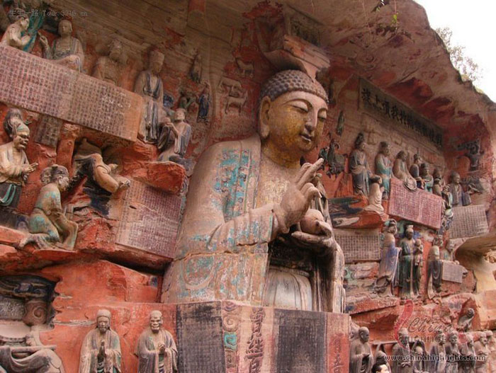 Tại Đại Túc bên cạnh những tượng Phật còn có rất nhiều những bức tượng với các kiểu dáng đặc biệt khác với văn hóa gần gũi với đời sống nhân dân.
