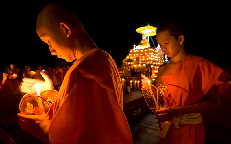 Lễ Phật nhưng tướng ngã hoàn toàn chưa bỏ đó gọi là ngã mạn lễ.