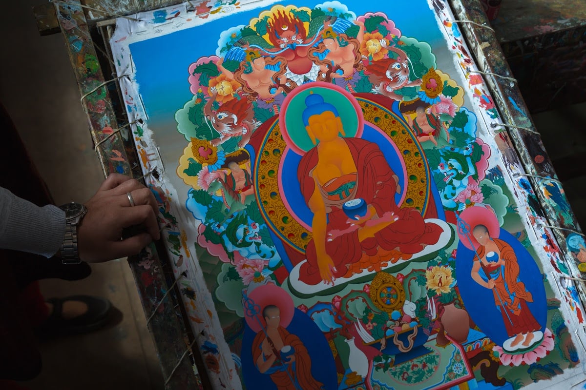 Tranh Thangka là loại tranh vẽ treo ở các tự viện hay nơi thờ Phật tại gia đình.